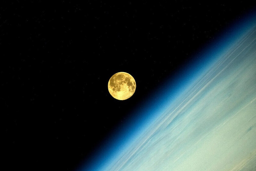  年度最大最圆“超级月亮”亮相(组图)(5/14) 保存图片 打印 2014-08-11 08:07:48      参与评论(0)人 年度最大最圆“超级月亮”亮相(组图) 上一张下一张 宇航员Oleg Artemyev 拍摄于空间站。
